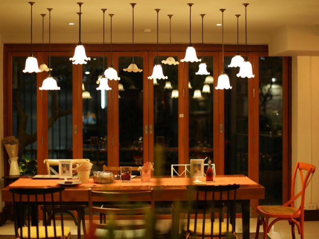 Nandha Hotel Бангкок Екстер'єр фото