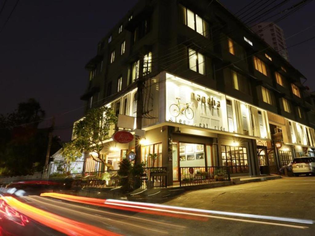 Nandha Hotel Бангкок Екстер'єр фото