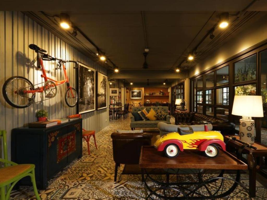 Nandha Hotel Бангкок Екстер'єр фото