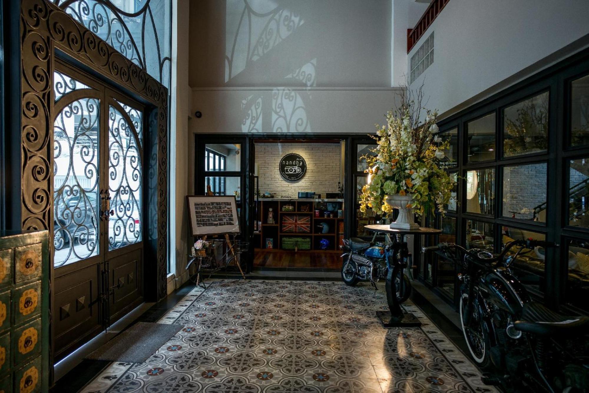 Nandha Hotel Бангкок Екстер'єр фото